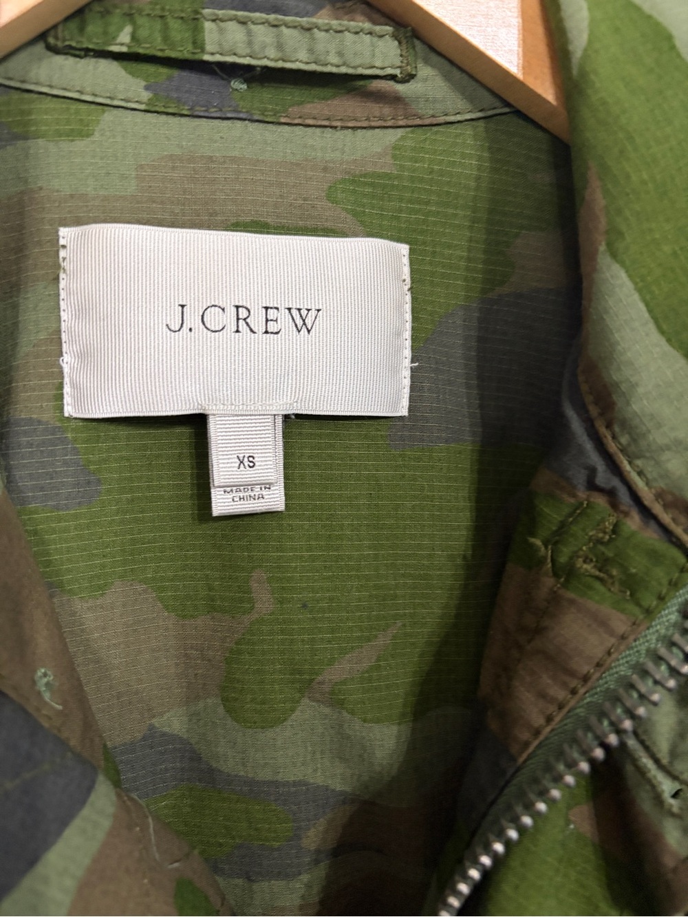 Like new size XS J. Crew Green Camouflage Utility Jacket.Pockets, hood, vintage - Picture 2 of 13